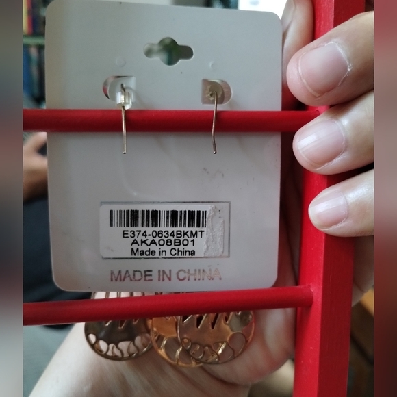 👜$3 - Set of‎ earrings (2 pair) bronze. #105 - Picture 8 of 13